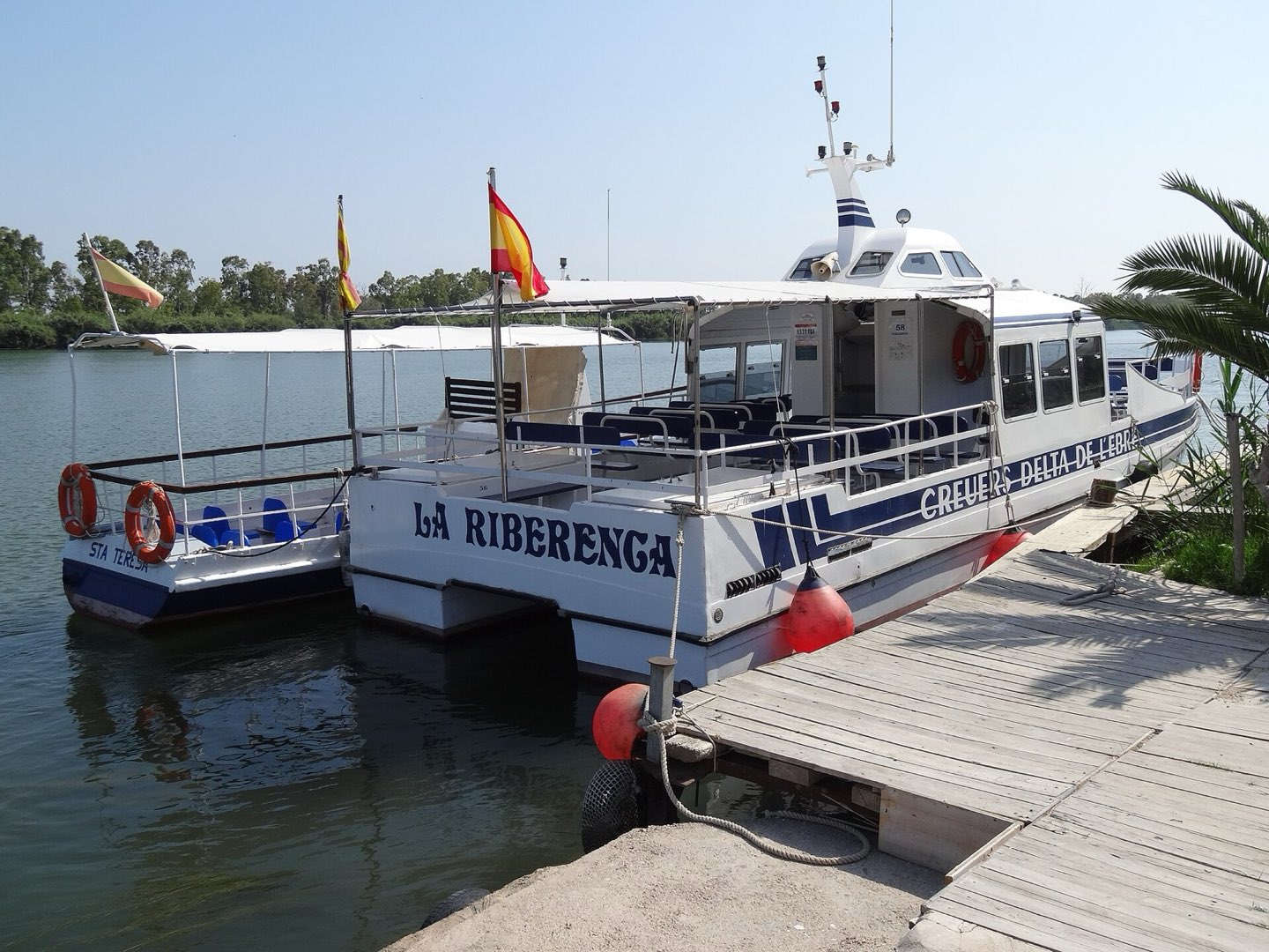 Barco de paseo por las bahías del Delta del Ebro
